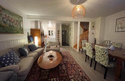 Stromstad Maison | Romslig og sjønært feriehus på Nøtholmen