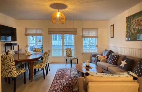 Stromstad Maison | Romslig og sjønært feriehus på Nøtholmen