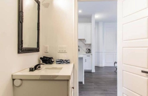 Windsor Appartement | ROOF TOP 2-Bedroom PentHouse with Roof Top Patio with BBQ