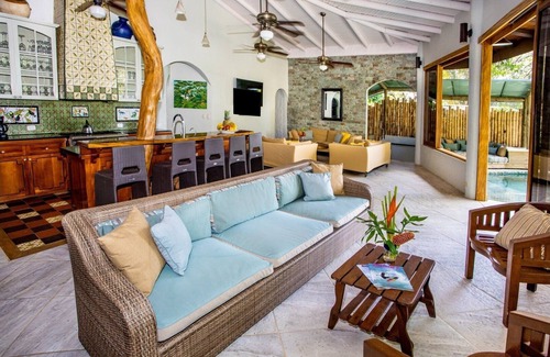 Manuel Antonio Villa | Villa ultime de la Réunion. 3 piscines avec cascades. Chef privé inclus.