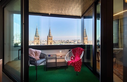 Ottakring Maison | Roof-top panorama suite with distant views over Vienna