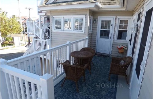North End Maison | Roofline Ocean View - Steps to beach and boardwalk!