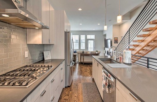 San Rafael Maison | Rooftop Deck and City Views Denver Abode!