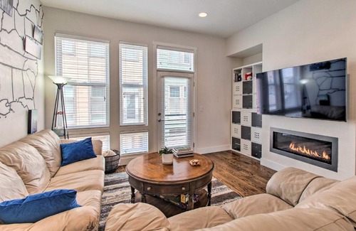 San Rafael Maison | Rooftop Deck and City Views Denver Abode!