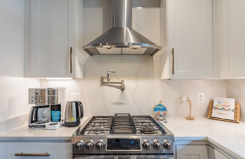 Trinidad Appartement | Luxe City Retreat/ Rooftop Deck Getaway/H St/Union Station/Union Market