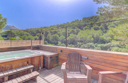 Cala San Vicente Chalet De Ski | Roof top jacuzzi, walking distance to the beach