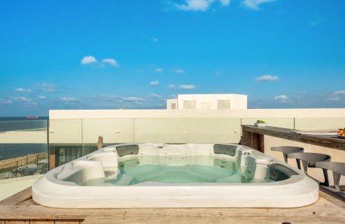 Haifa Appartement | Rooftop Jacuzzi Seafront Penthouse by Sea N' Rent