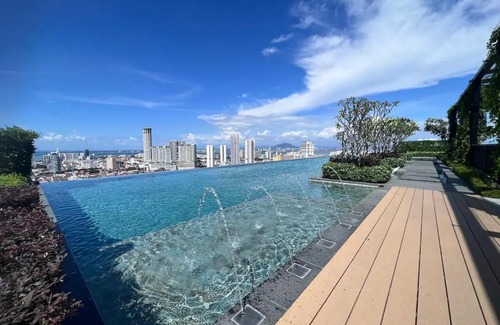 George Town Appartement | Rooftop Pool, 8 Pax, 2 Bedrooms, 2 Bathrooms, 2 Car Parks by Star Home