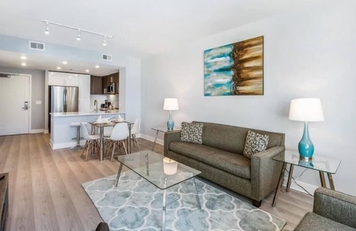 Woodmont Triangle Appartement | Rooftop Terrace & Grill | Walk to Metro | Woodmont Triangle