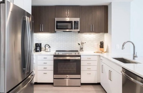 Woodmont Triangle Appartement | Rooftop Terrace & Grill | Walk to Metro | Woodmont Triangle