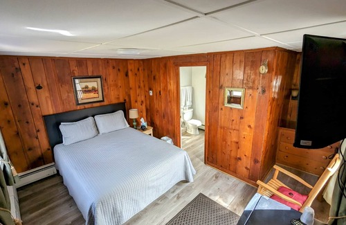 Lewiston Appartement | Room 1 - Riverside Motel - 1 Queen Bed