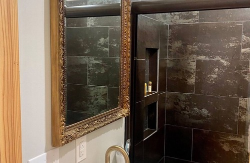 Carthage Hôtel | Room 1 (sleeps 1) at Chipley's Squareview Inn