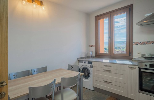 Castrojeriz Appartement | Chambre '102 Deluxe Acuarela Vistas Montaña' avec Jardin partagé, Wi-Fi et Climatisation