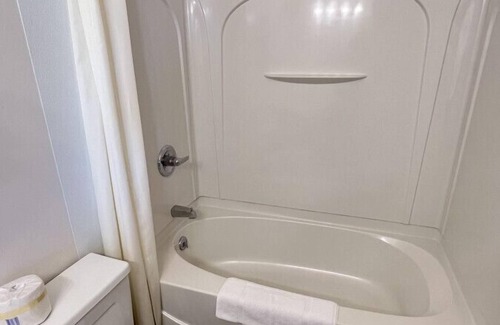 Downs Hôtel | Room 103 - Double Full - Sleeps 4 - West Lake Grandvue Inn