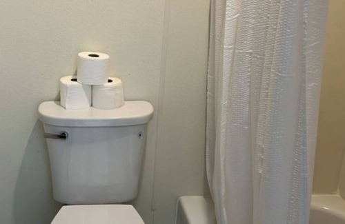 Harper Hôtel | Room 24 - Standard Queen - Sleeps 4 - Harper Motel