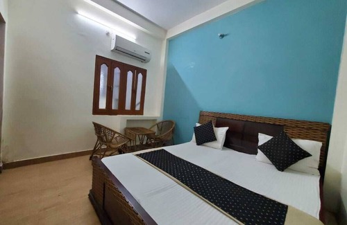 Varanasi Cabine | Room 3 - Near to River & Golden temple. Close to all visiting places is nearby