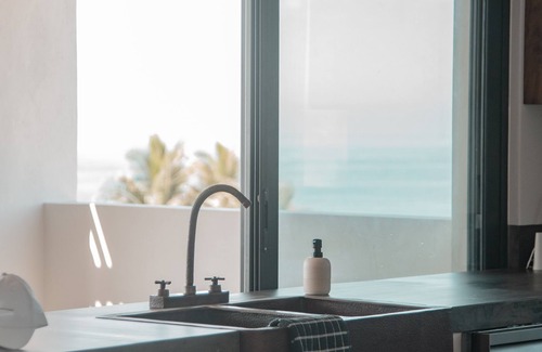 Isla Navidad Appartement | ROOM 4- Spacious Ocean Front Condo for 4 People