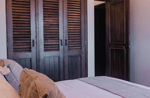 Isla Navidad Appartement | ROOM 4- Spacious Ocean Front Condo for 4 People