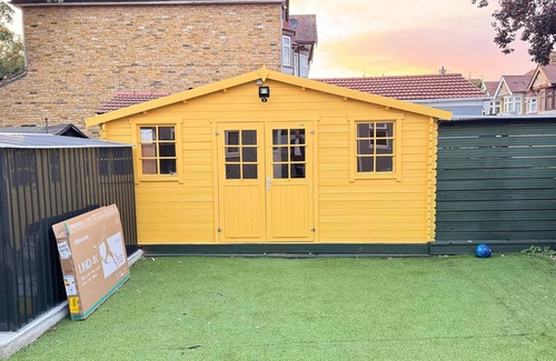 Redbridge Maison | Room 4: Stylish En-Suite Double Room, Ilford, Great Transport Links to London