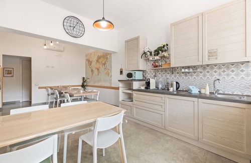 Riola Sardo Appartement | Room '40°Parallelo - Ampia Matrimoniale 4' with Shared Garden, Wi-Fi and Air Conditioning