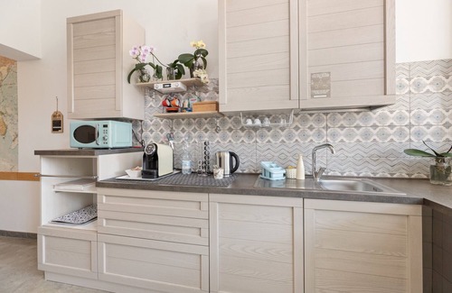 Riola Sardo Appartement | Room '40°Parallelo - Ampia Matrimoniale 4' with Shared Garden, Wi-Fi and Air Conditioning