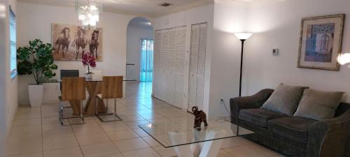 Westgate Maison | Room 5 minutes from PBI Airport