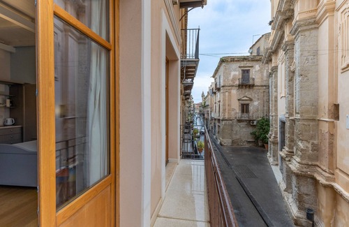 Licata Appartement | Chambre 'Al Duomo - Junior Suite' avec Terrasse partagée, Wi-Fi et Climatisation