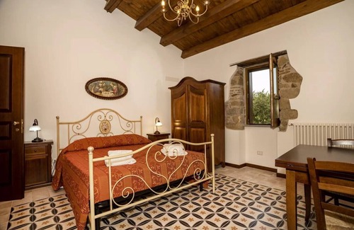 Sant'Angelo di Brolo Maison | Maison de vacances 'Arcaloro Resort Rooms Luna' avec vue sur la mer, Wi-Fi et climatisation