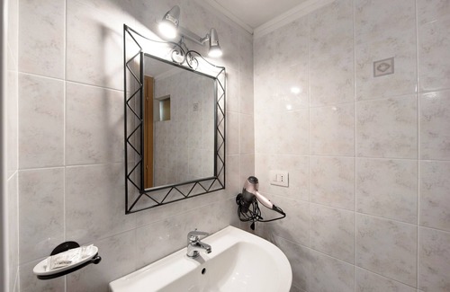 Giusvalla Maison | Habitación 'Autunno' con vistas a la montaña, terraza compartida y Wi-Fi