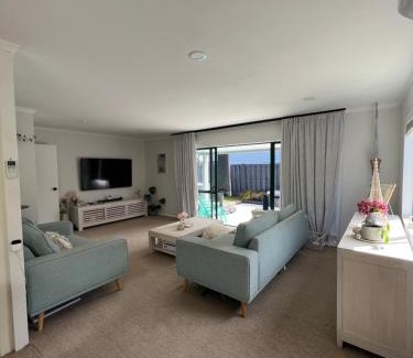 Papamoa Beach Maison | Room by the beach