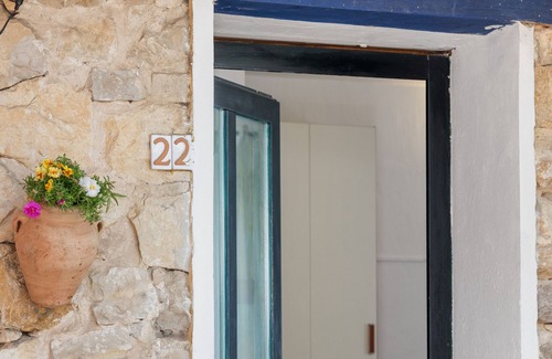 Gonnesa Appartement | Room 'Camera 22 Doppia' with Shared Pool, Wi-Fi and Air Conditioning