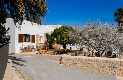 Sant Carles de Peralta Appartement | Chambre 'Cerezo' avec vue sur les montagnes, Wi-Fi et climatisation