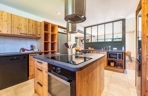 Faverges-Seythenex Appartement | Chambre A avec vue sur les montagnes, terrasse privée et Wi-Fi