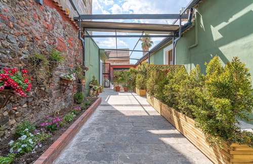Santa Maria di Licodia Appartement | Room 'Civico 46 - Green' with Shared Terrace, Wi-Fi and Air Conditioning