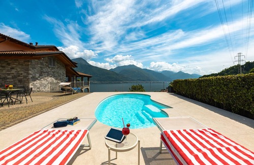 Musso Appartement | Chambre 'Elena' avec piscine partagée, jardin partagé et Wi-Fi