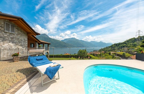 Musso Appartement | Chambre 'Elena' avec piscine partagée, jardin partagé et Wi-Fi