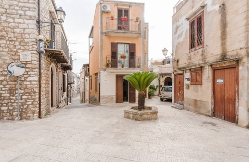 Giuliana Appartement | Room 'Eleonora D'Aragona' with Mountain View, Wi-Fi, and Air Conditioning