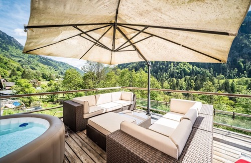 Saint-Jean-dʼAulps Appartement | Chambre 'Elisthur Chambre N°3' avec vue sur les montagnes, terrasse privée et Wi-Fi