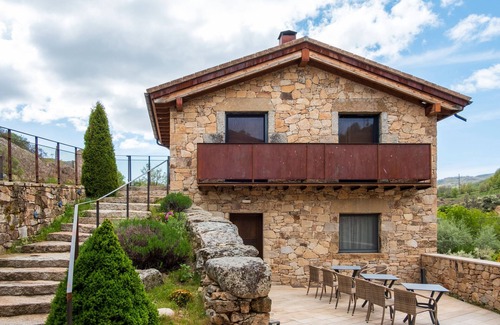 San Juan de Gredos Appartement | Chambre 'Esmeralda Chimenea' avec vue sur les montagnes, terrasse partagée et Wi-Fi