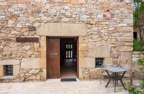 San Juan de Gredos Appartement | Chambre 'Esmeralda Chimenea' avec vue sur les montagnes, terrasse partagée et Wi-Fi