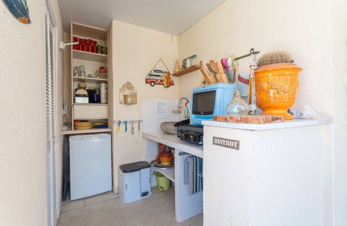 Saint-Nazaire Appartement | Room 'Esprit Du Sud' with Shared Pool, Wi-Fi and Air Conditioning