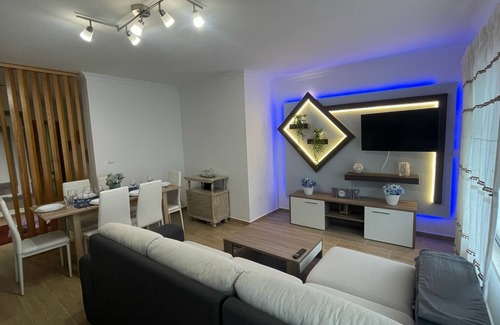 Palhais Appartement | Room for 2 people with WC Living Room and Kitchen