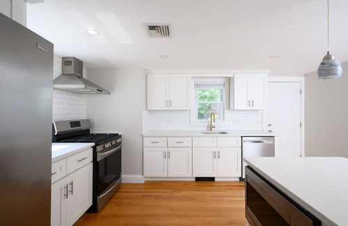 Braintree Maison | Room for rent in newly renovated suburban home. Close to Hwy/MBTA and hospitals