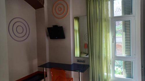 Kastoria Maison | Room "frog" in a neoclasical house
