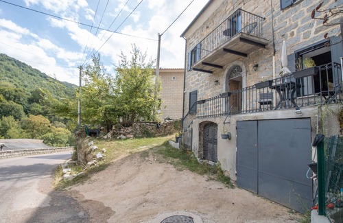 Bastelica Appartement | Chambre 'Ghjinestra' avec Wi-Fi et climatisation