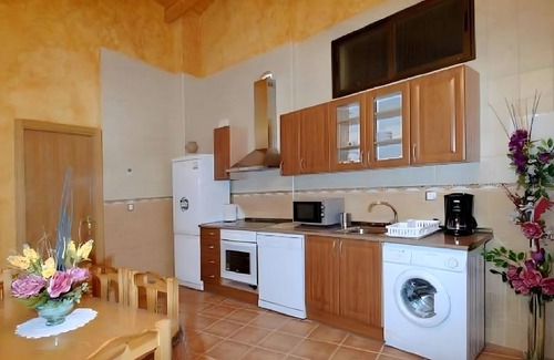 Maluenda Maison | Room 'Habitación Cuádruple' with Wi-Fi and Air Conditioning