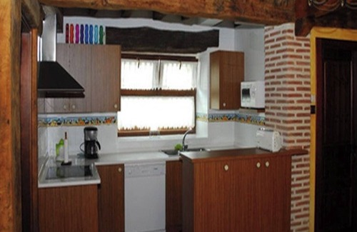 Agurain Maison | Room 'Habitacion Naranja' with Shared Terrace, Shared Garden and Wi-Fi