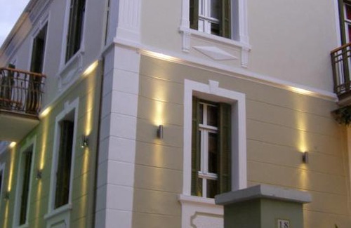 Kastoria Maison | Room "honeybee" in a neoclassical house