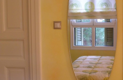 Kastoria Maison | Room "honeybee" in a neoclassical house