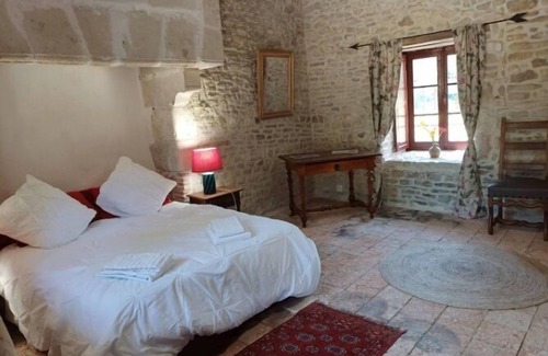 Mauvieres Lit Et Petit-Déjeuner | Room in 15th-century castle tower
